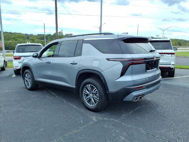 Used 2025 Chevrolet Traverse LT image 3