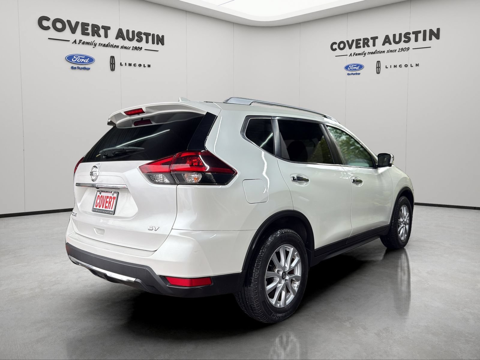 Used 2018 Nissan Rogue SV w/ Premium Package FWD image 5