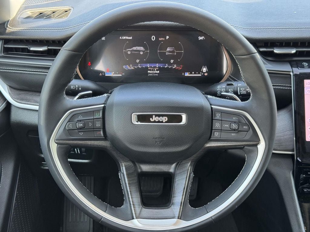 Used 2023 Jeep Grand Cherokee Limited AWD/4WD image 11