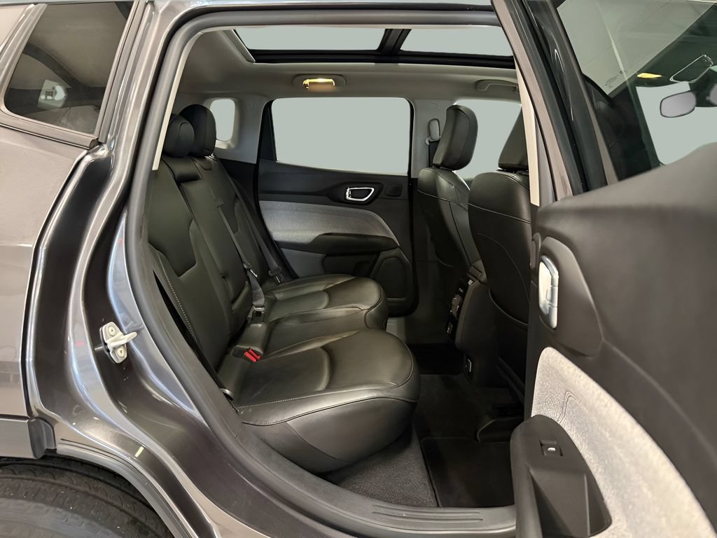 Used 2022 Jeep Compass Latitude w/ Sun and Sound Group AWD/4WD image 28