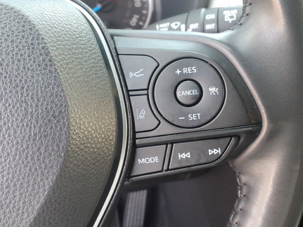 Used 2022 Toyota RAV4 XLE Premium AWD/4WD image 20