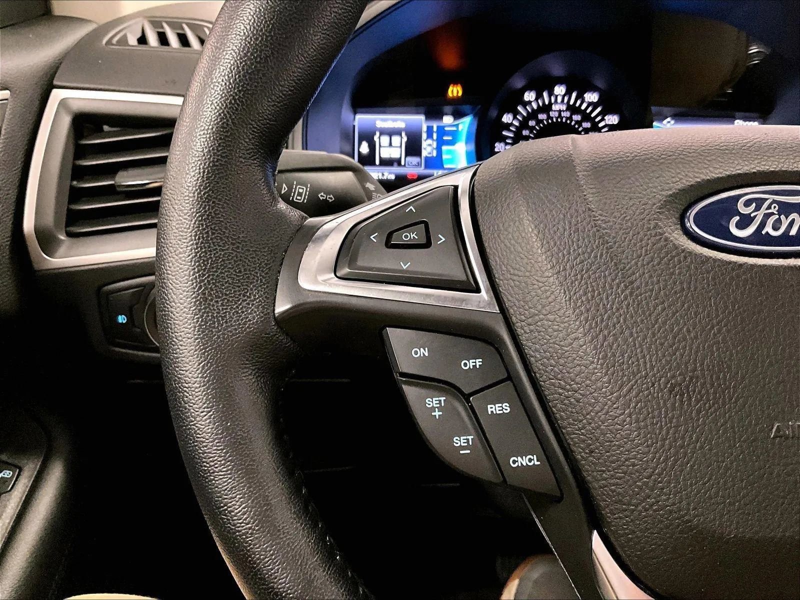 Certified 2022 Ford Edge SEL w/ Sport Appearance Package image 17