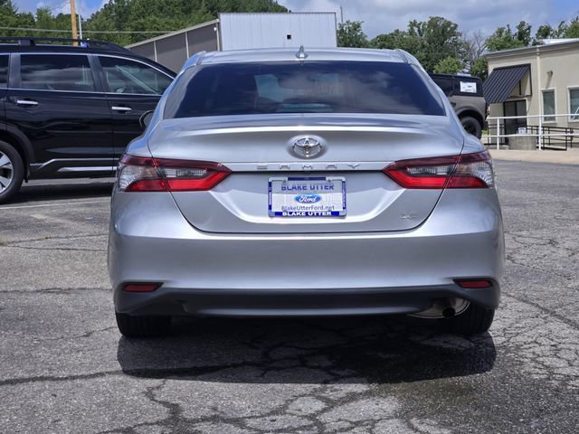Used 2021 Toyota Camry LE FWD image 6