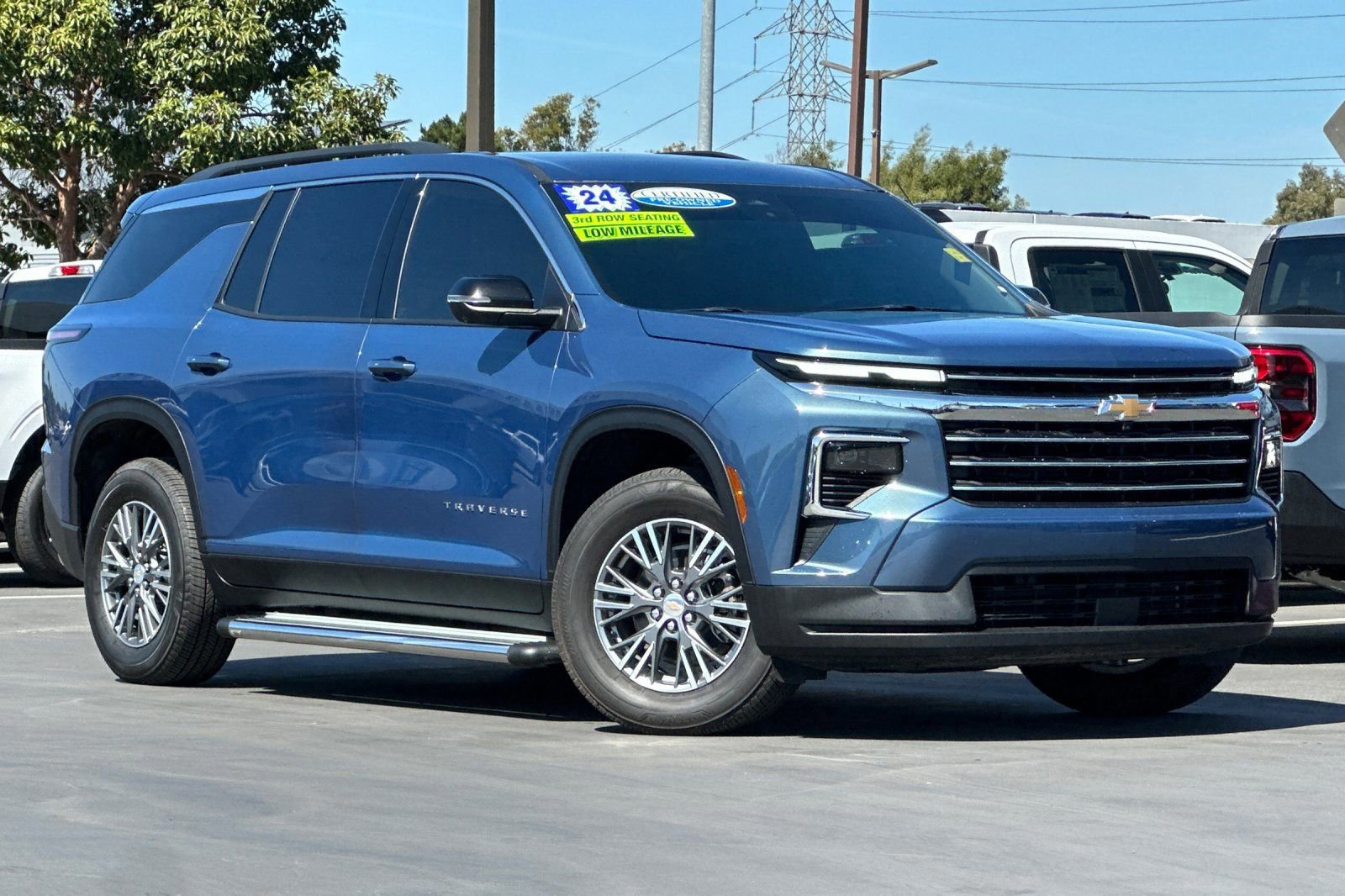 Used 2024 Chevrolet Traverse LT w/ Trailering Package FWD image 8