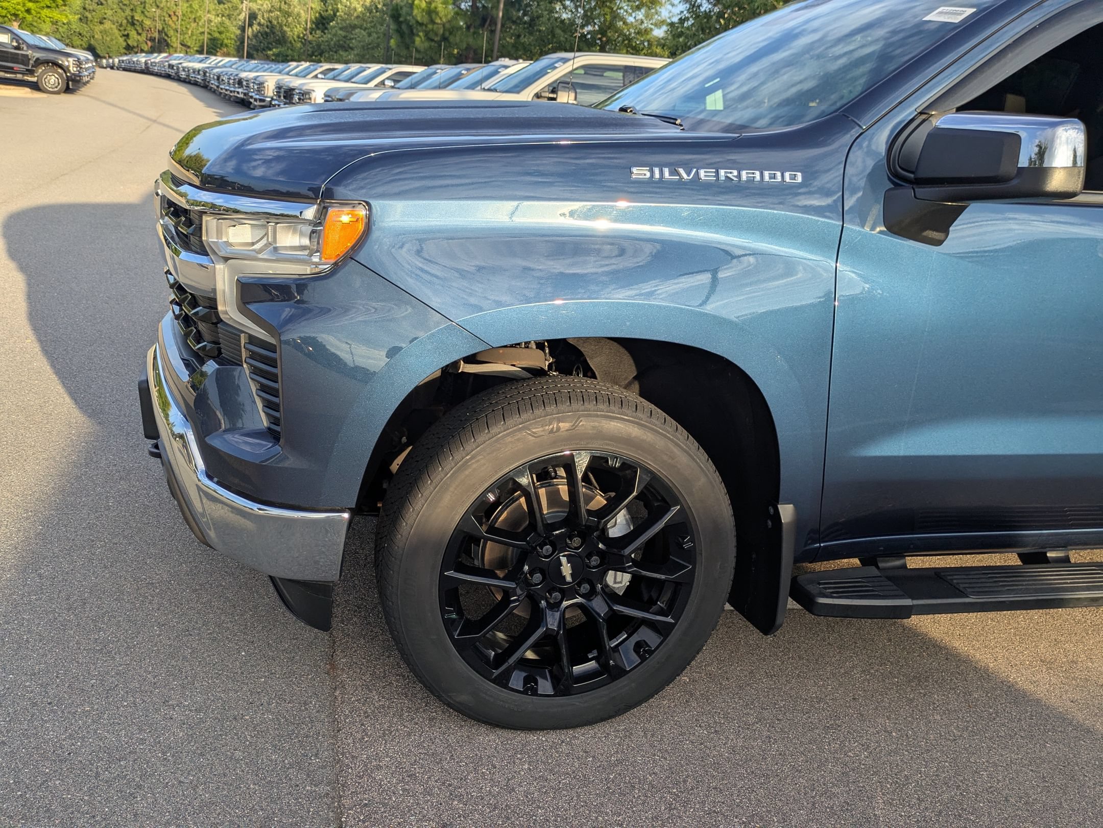 Used 2023 Chevrolet Silverado 1500 LT AWD/4WD image 10