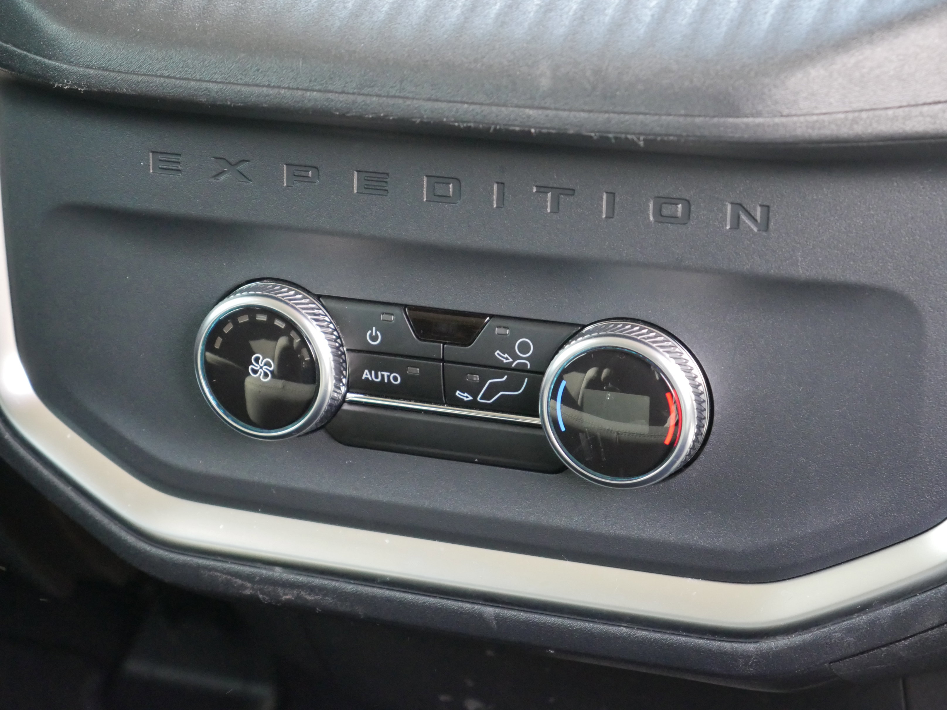 Certified 2025 Ford Expedition Active image 33