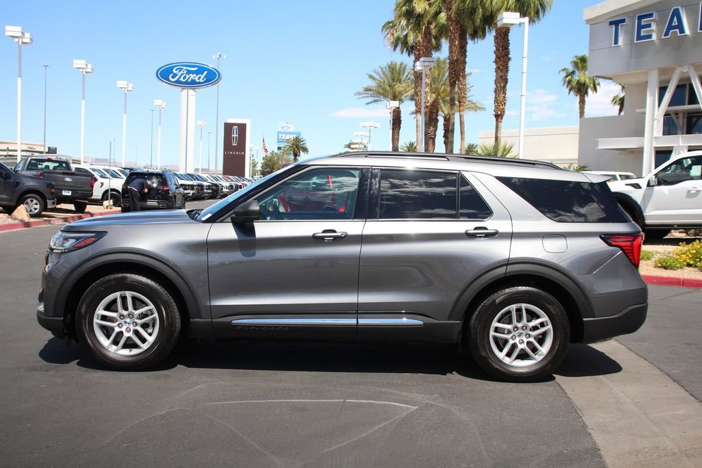 Certified 2025 Ford Explorer Active w/ Active Comfort Package RWD image 4