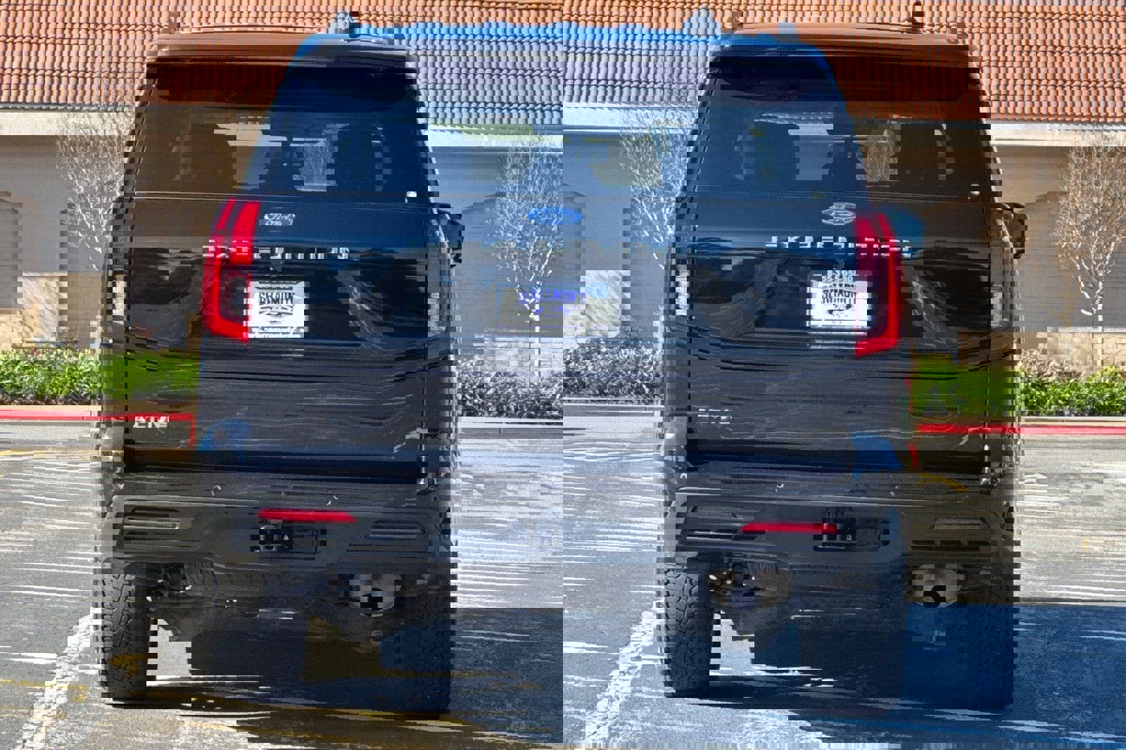 Certified 2025 Ford Expedition Active image 5