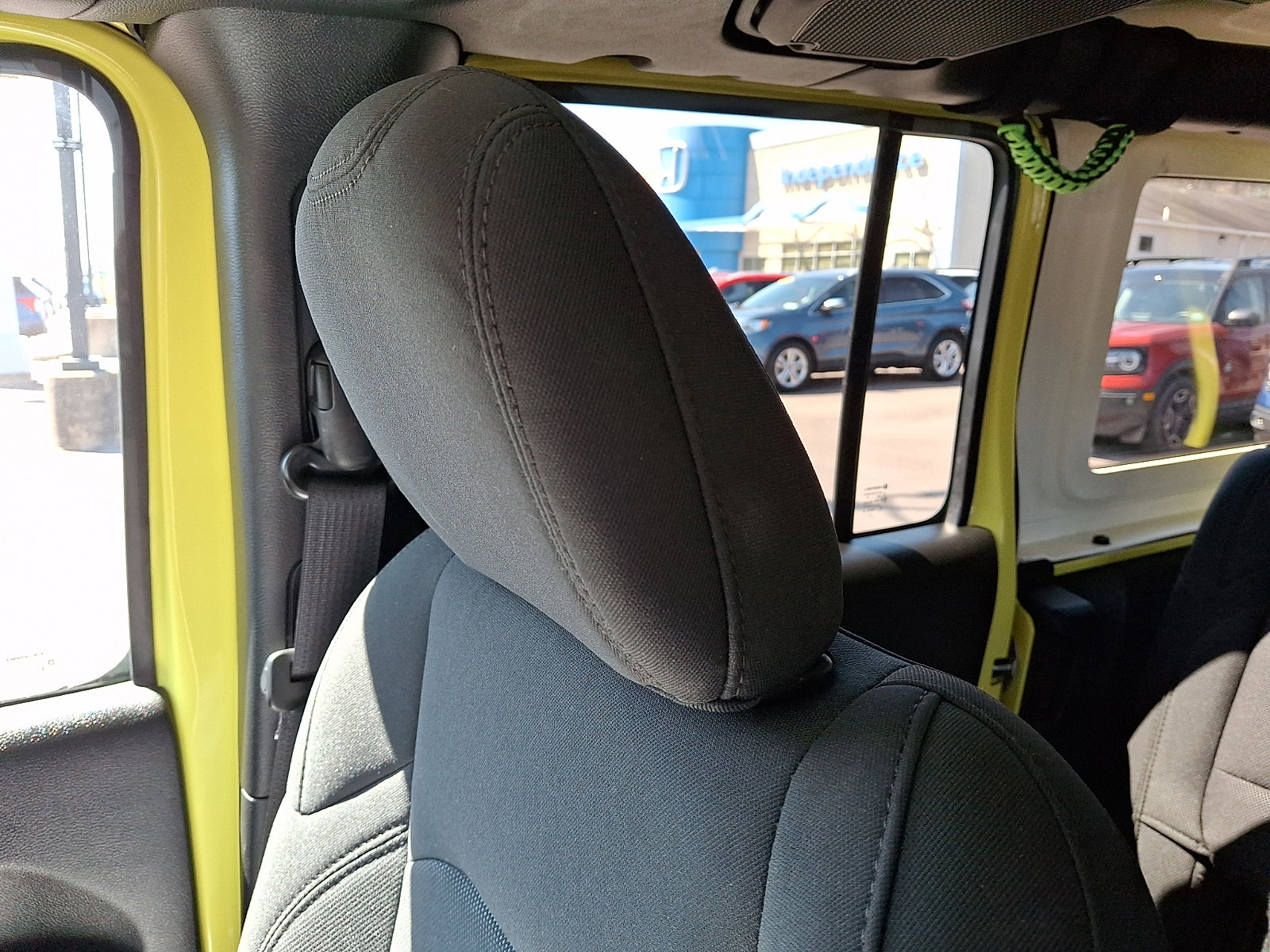 Used 2023 Jeep Wrangler Willys AWD/4WD image 17