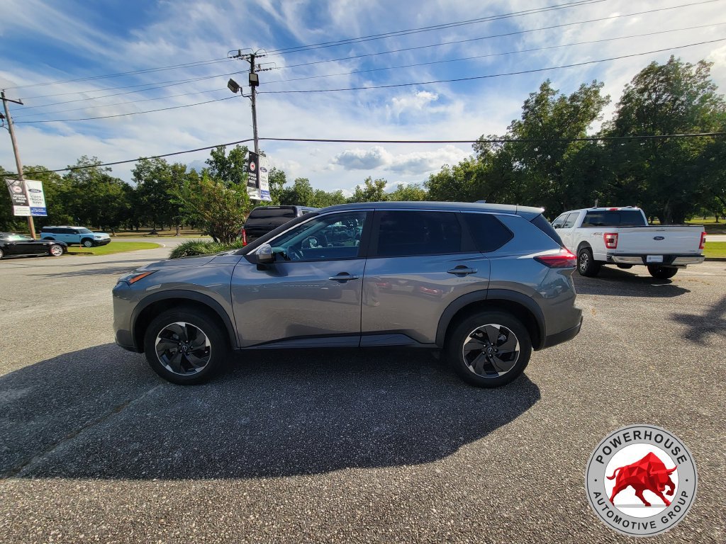 Used 2024 Nissan Rogue SV FWD image 3