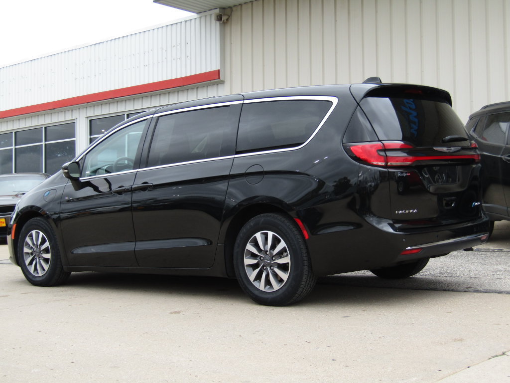 Used 2023 Chrysler Pacifica Touring-L FWD image 10