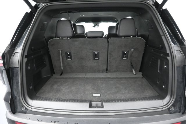 Used 2025 Chevrolet Traverse LT AWD/4WD image 32