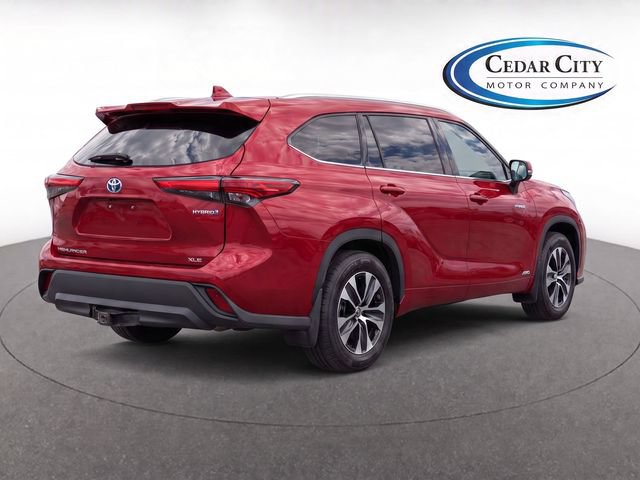 Used 2020 Toyota Highlander XLE AWD/4WD image 3