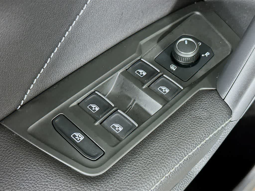 Used 2023 Volkswagen Tiguan SE R-Line FWD image 29
