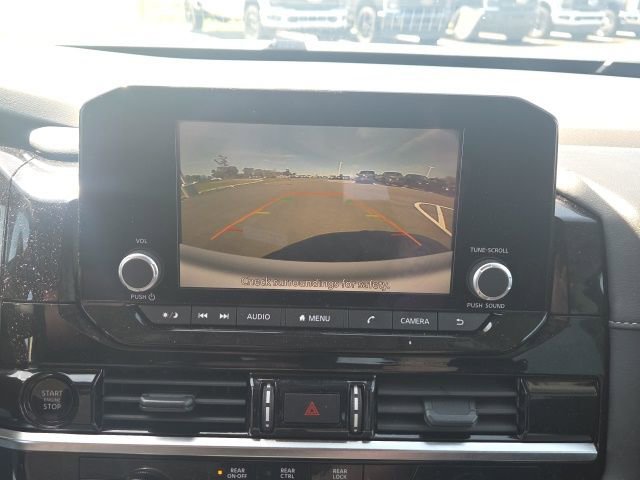 Used 2025 Nissan Pathfinder SV FWD image 31