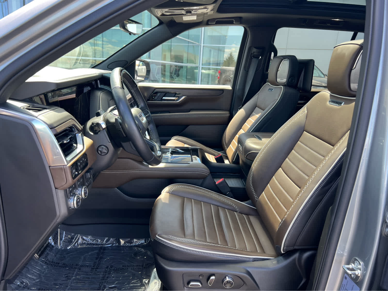 Used 2025 GMC Yukon Denali Ultimate AWD/4WD image 30