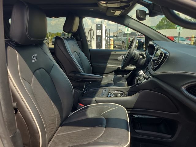 Used 2025 Chrysler Pacifica Limited FWD image 19