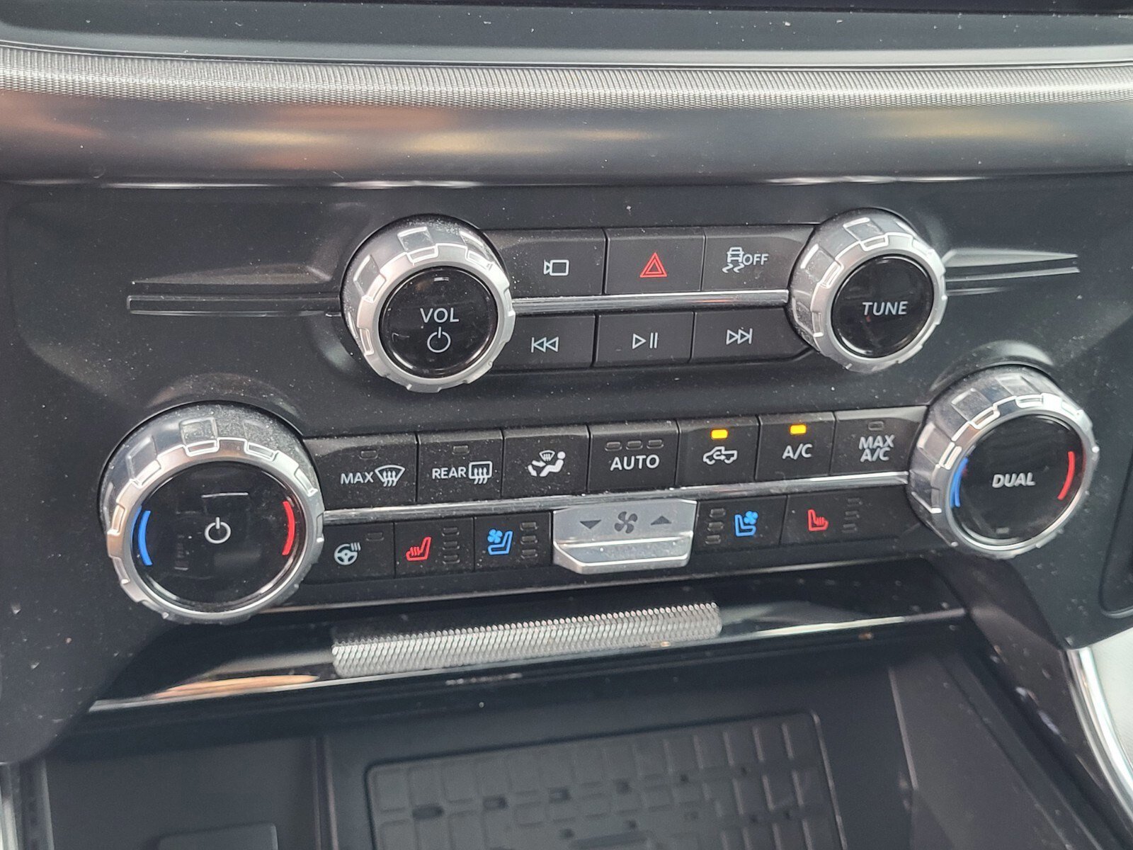 Certified 2025 Ford F150 Platinum w/ Equipment Group 702A High image 20