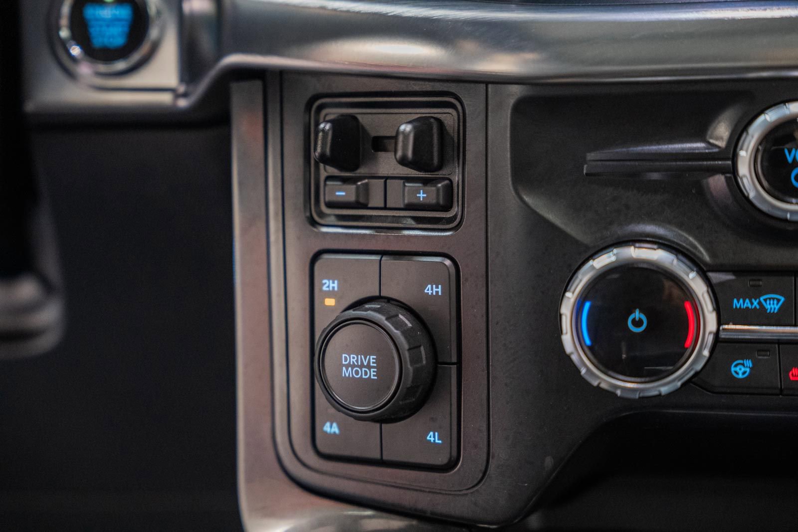 Certified 2022 Ford F150 Lariat w/ Equipment Group 502A High image 33