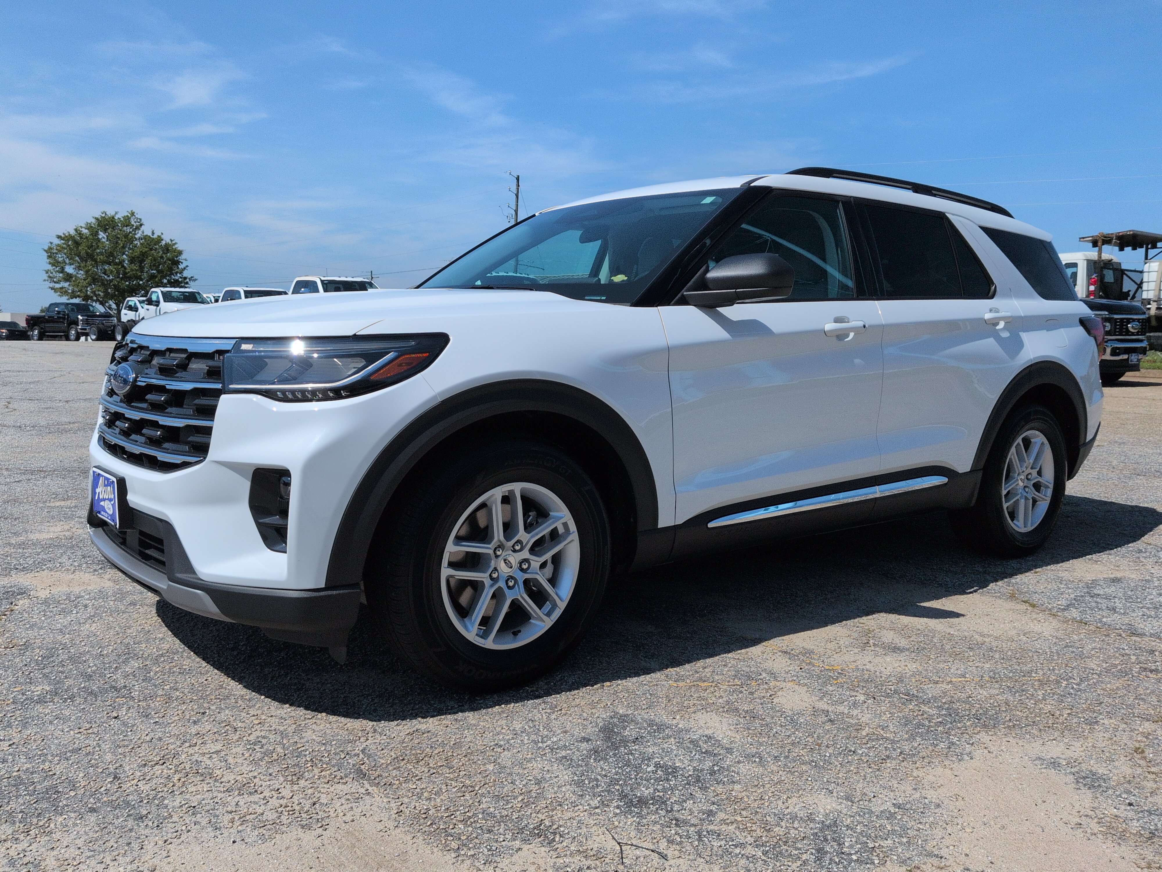 Certified 2025 Ford Explorer Active w/ Active Comfort Package RWD image 6