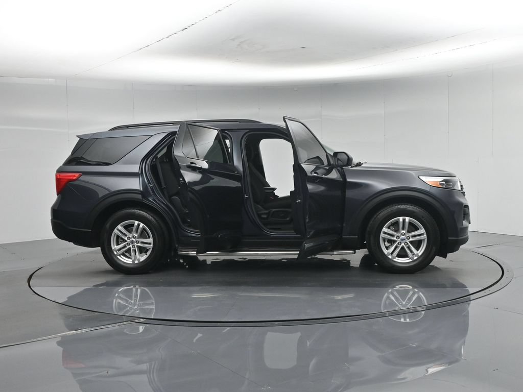 Certified 2022 Ford Explorer XLT RWD image 40