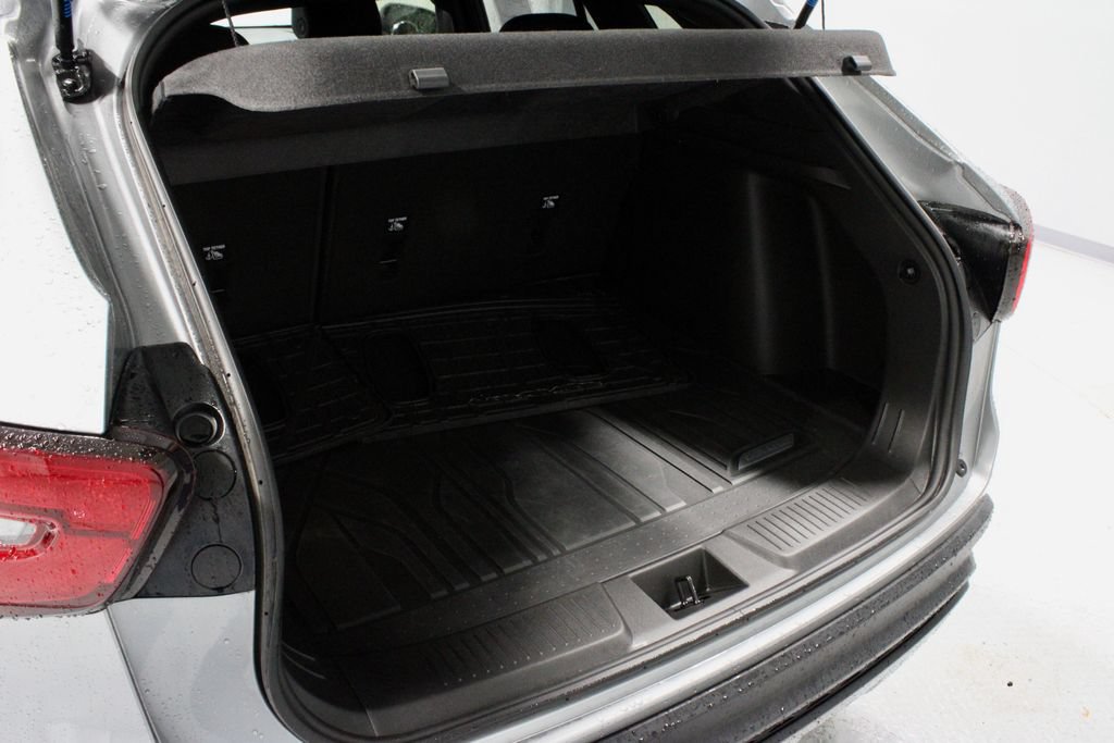 Used 2024 Chevrolet Trax RS FWD image 12