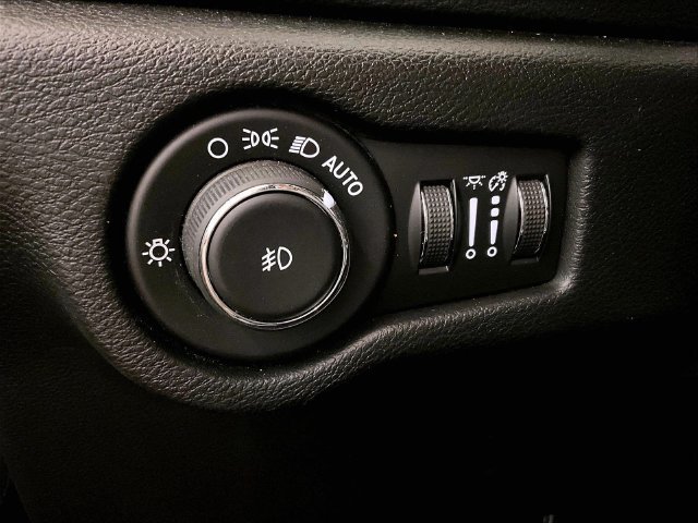 Used 2019 Chrysler Pacifica Limited w/ Advanced Safetytec Group FWD image 31