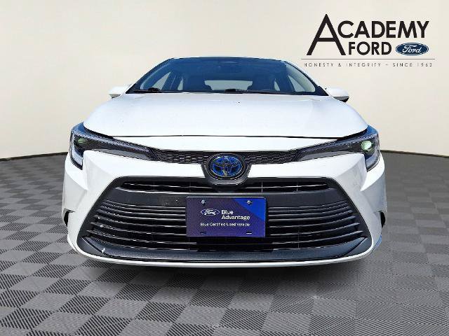 Used 2025 Toyota Corolla LE FWD image 2