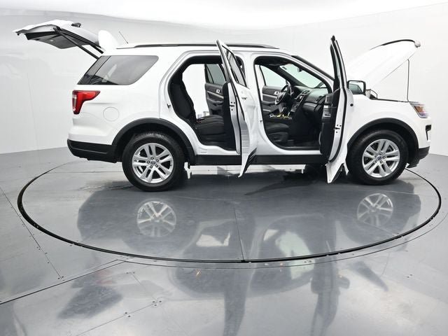 Certified 2019 Ford Explorer XLT w/ Equipment Group 201A AWD/4WD image 40