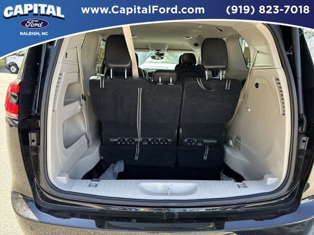 Used 2024 Chrysler Pacifica Touring-L image 15