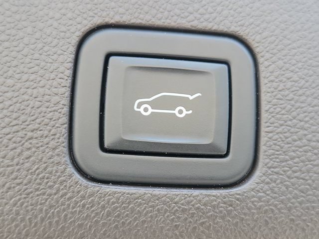 Used 2024 GMC Yukon XL SLT w/ SLT Premium Package AWD/4WD image 11