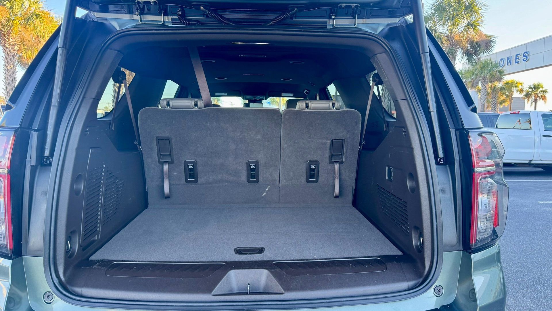 Used 2024 Chevrolet Suburban LT image 10