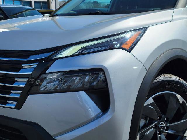 Used 2025 Nissan Rogue SV image 9