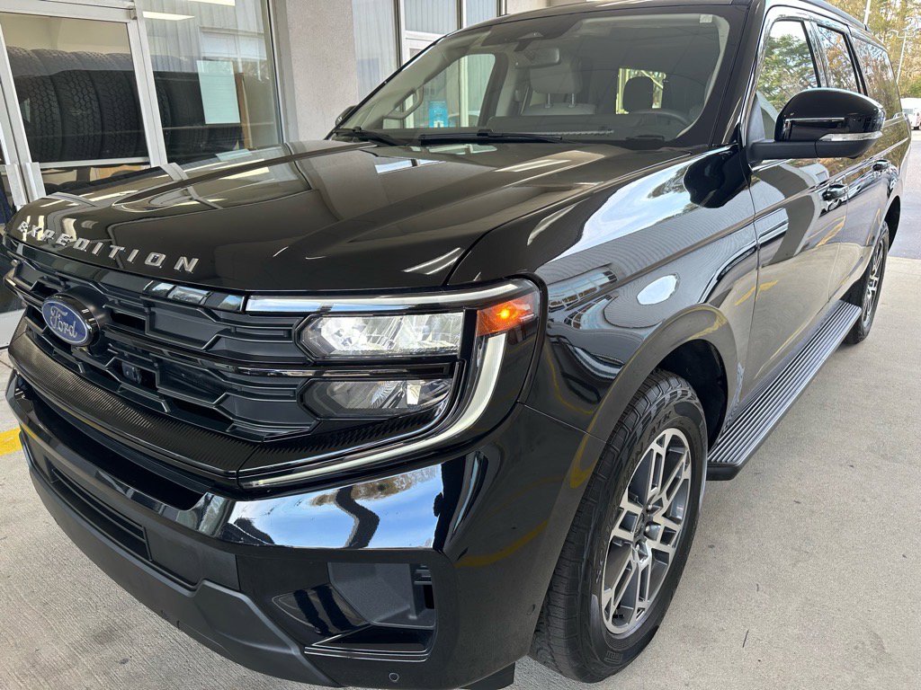 Certified 2025 Ford Expedition Max Active image 3