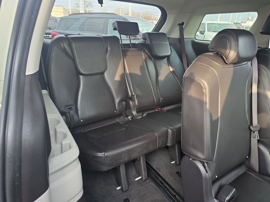 Used 2023 Kia Carnival LX FWD image 34