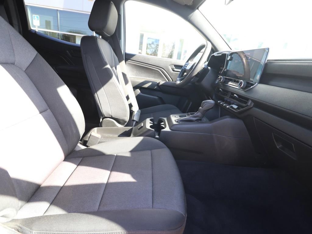 Used 2024 Chevrolet Colorado W/T image 15
