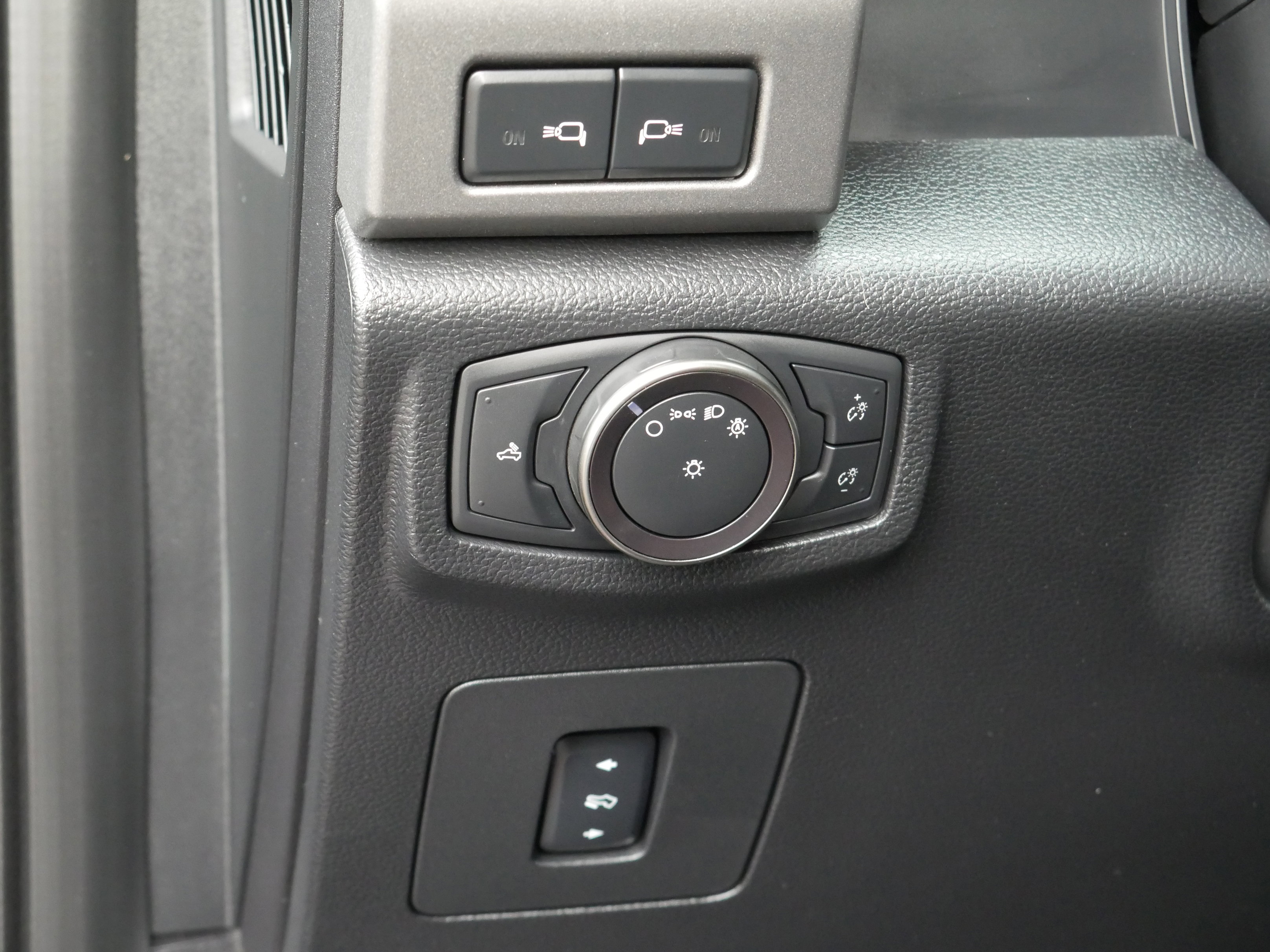 Certified 2017 Ford F150 Raptor w/ Equipment Group 802A Luxury image 6