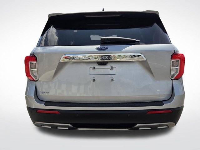 Certified 2022 Ford Explorer XLT w/ Equipment Group 202A RWD image 4