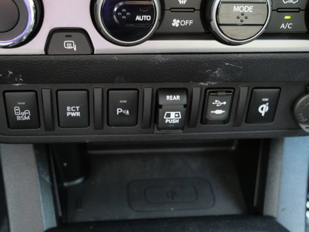 Used 2018 Toyota Tacoma Limited AWD/4WD image 26