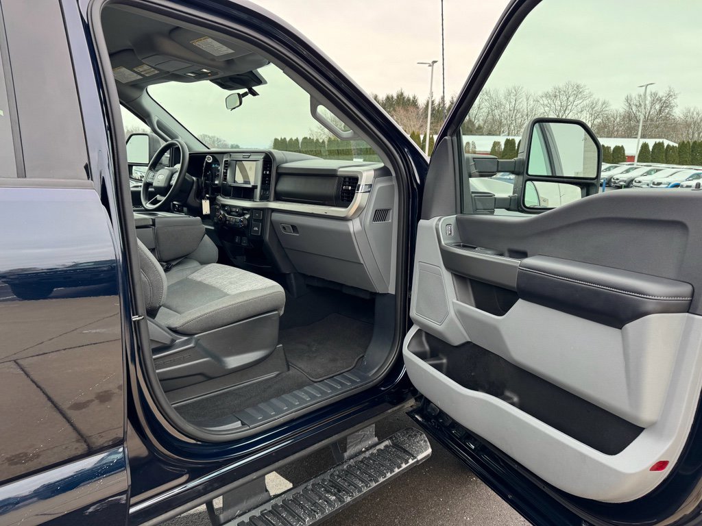 Certified 2025 Ford F350 XLT image 11