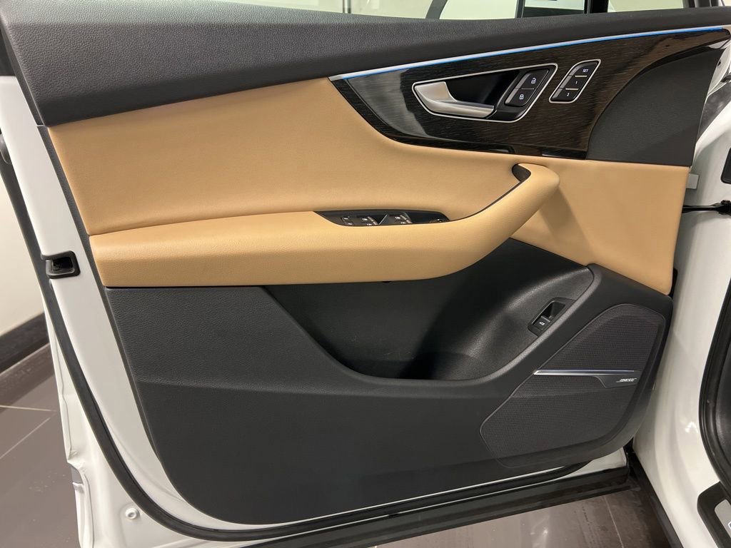 Used 2020 Audi Q7 3.0T Prestige image 31