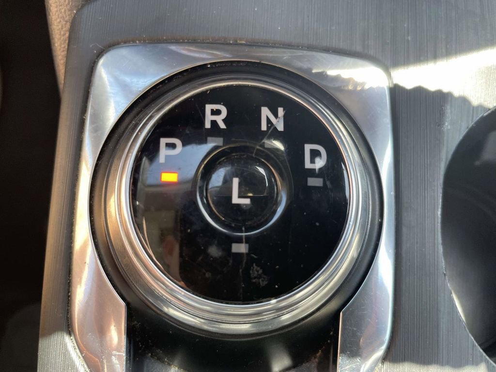 Certified 2020 Ford Escape SE image 17