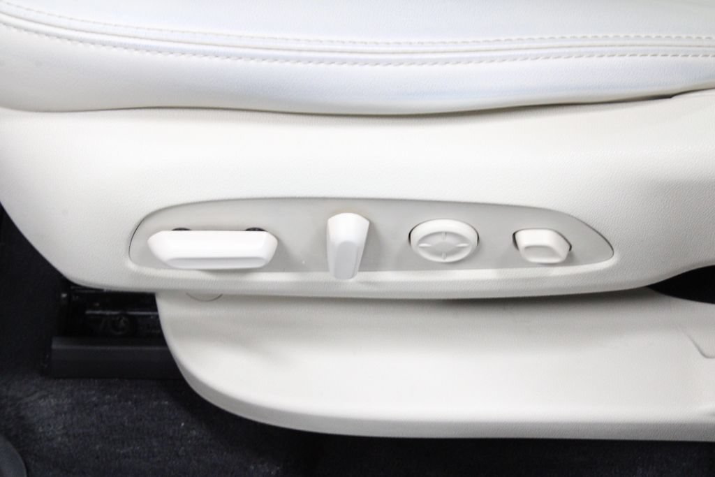 Used 2023 Buick Enclave Avenir w/ Avenir Technology Package AWD/4WD image 22