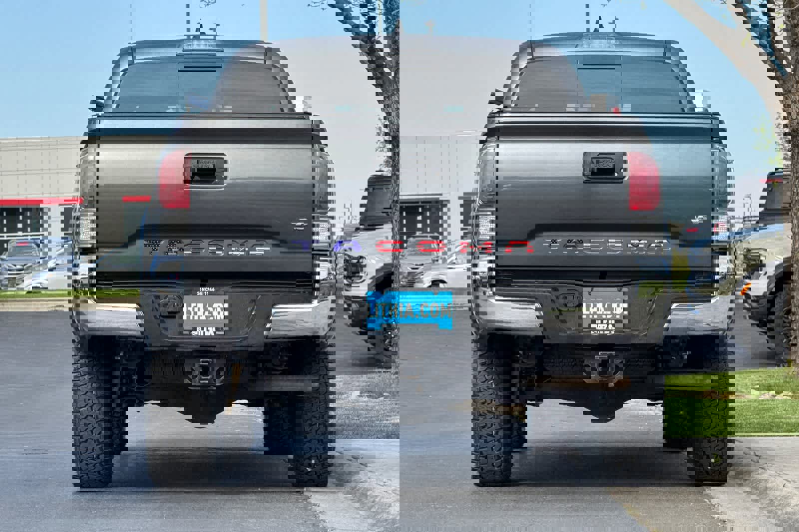 Used 2023 Toyota Tacoma TRD Off-Road AWD/4WD image 4