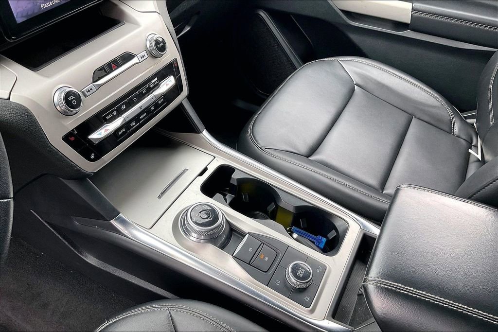 Certified 2024 Ford Explorer XLT w/ Equipment Group 202A image 15