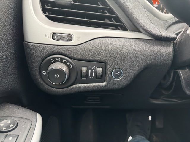 Used 2018 Jeep Cherokee Latitude Plus w/ Comfort/Convenience Group image 17