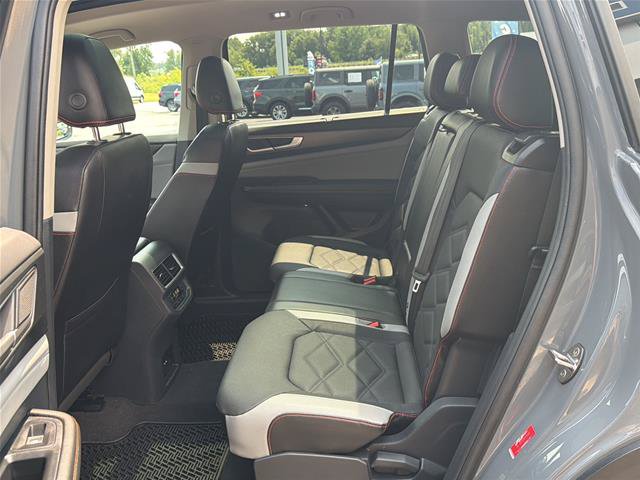Used 2024 Volkswagen Atlas Peak Edition SEL AWD/4WD image 38