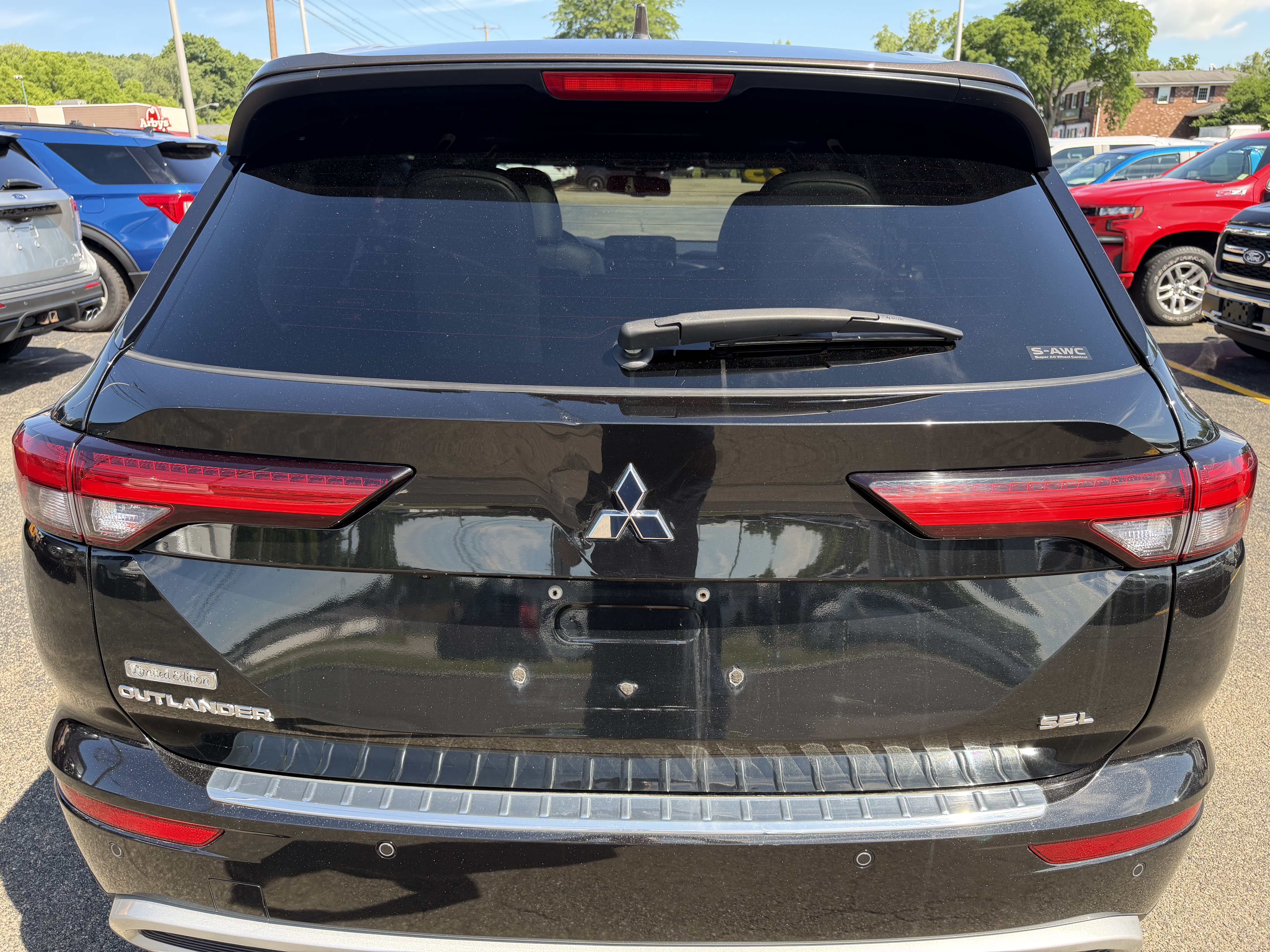 Used 2023 Mitsubishi Outlander AWD image 6