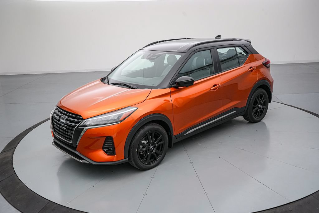 Used 2023 Nissan Kicks SR w/ SR Premium Package FWD image 8