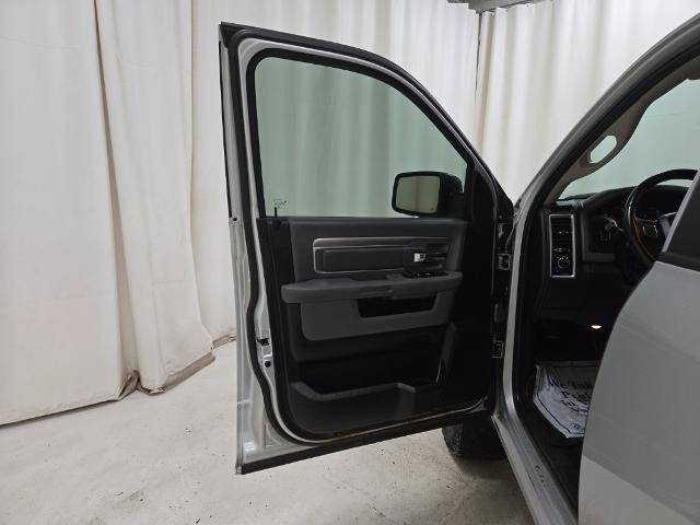 Used 2019 RAM 1500 Classic SLT w/ Luxury Group AWD/4WD image 29